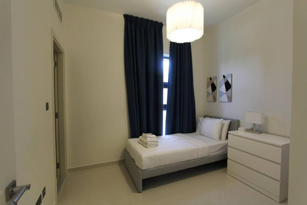 Specious 3 Bedrooms With Maid Room Villa ดูไบ ภายนอก รูปภาพ